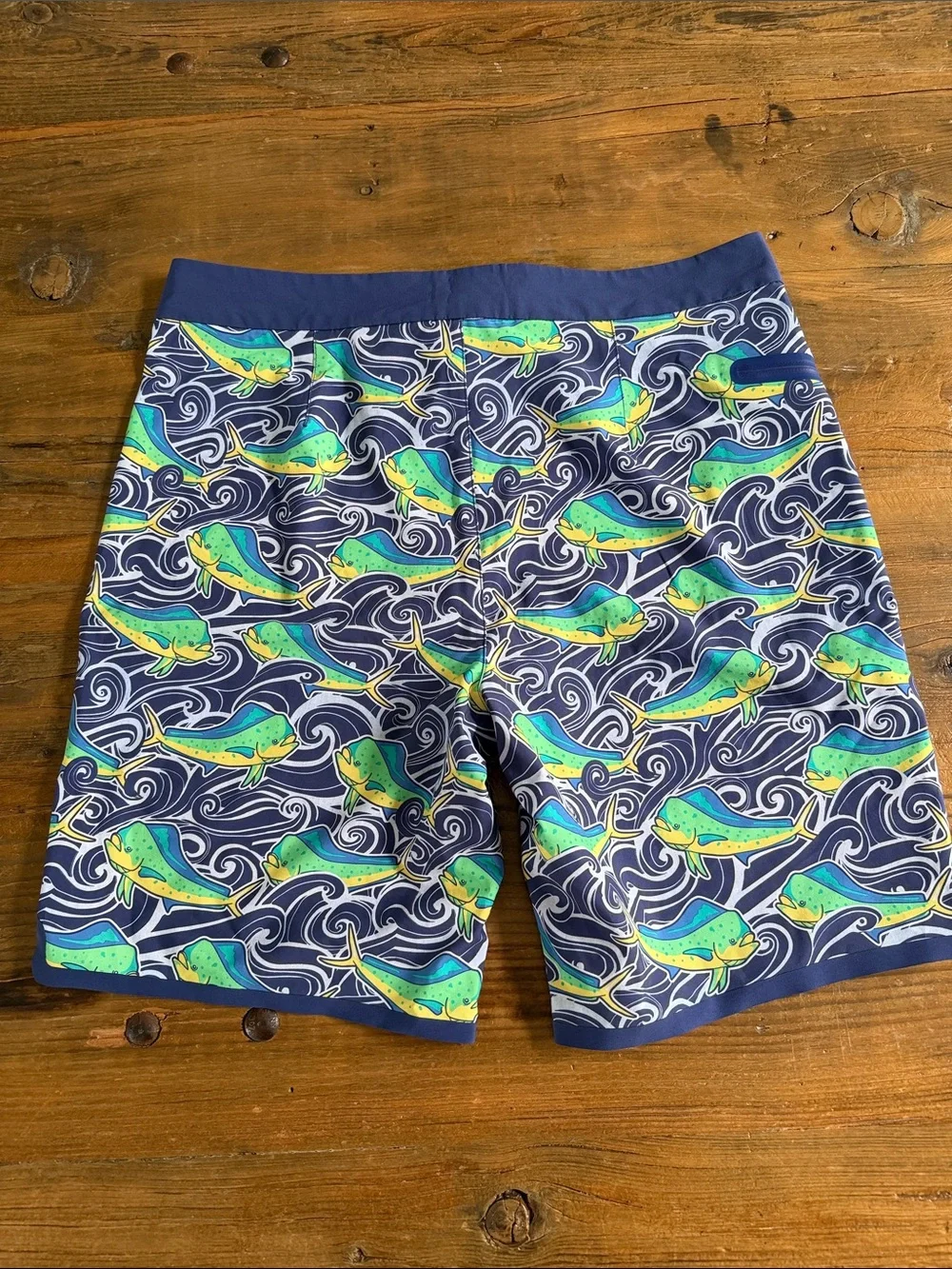 Vineyard Vines excellent size